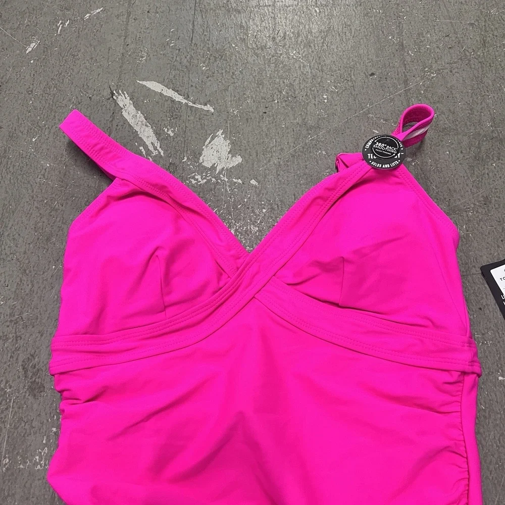 Torrid Women's One Piece Swimsuit Size 00 Pink Wire-Free Lined‎ Low Coverage